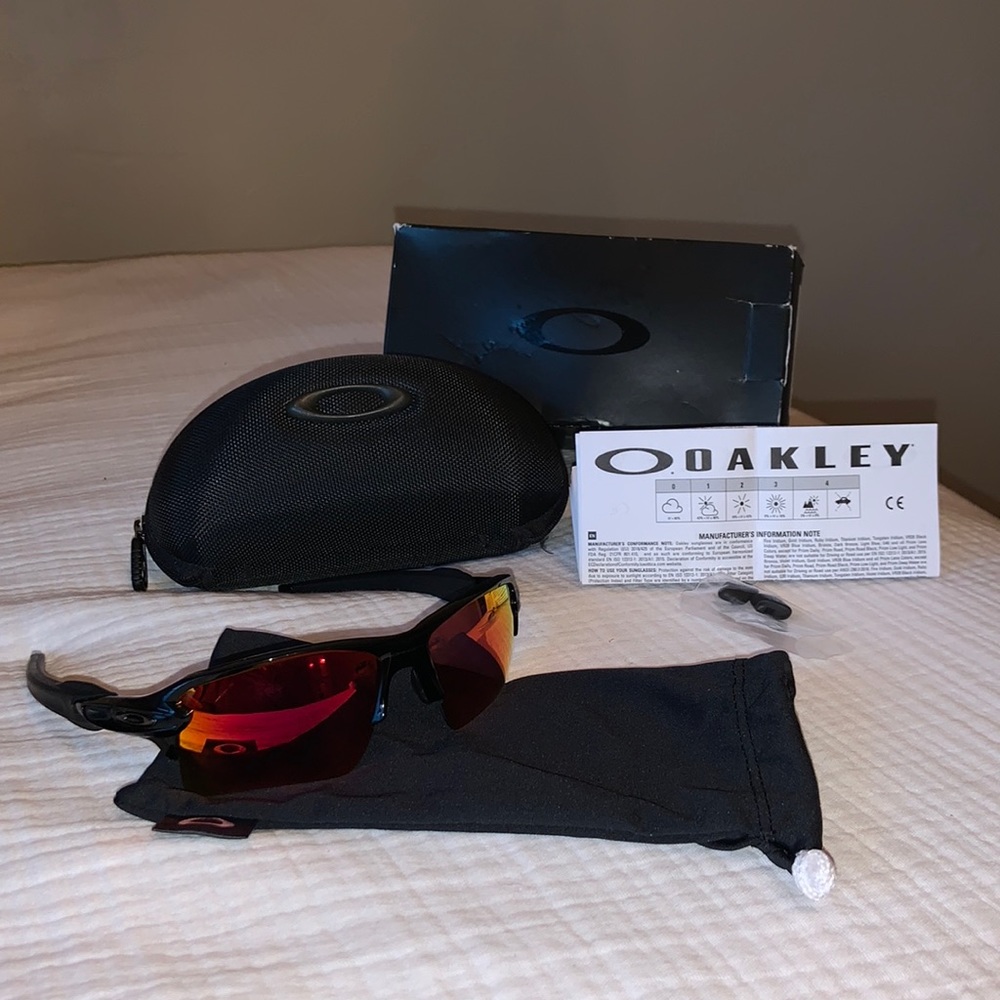Oakley polished black prism field glasses